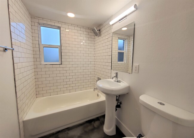 1538 W McDowell Rd Unit 3