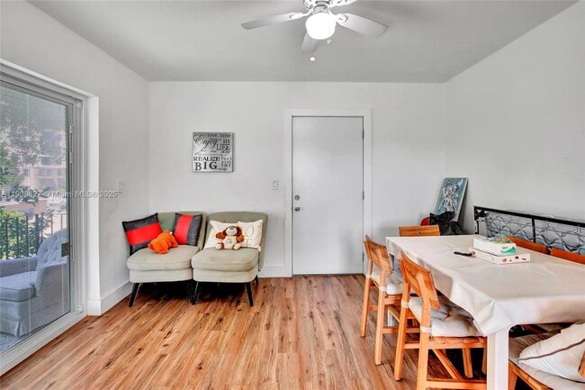 Photo - 458 SW 9th St Unit 3