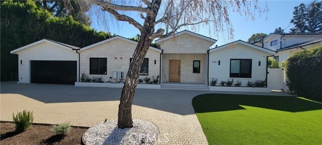5061 Woodley Ave