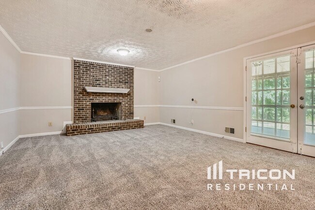 Photo - 305 Woodsong Dr House