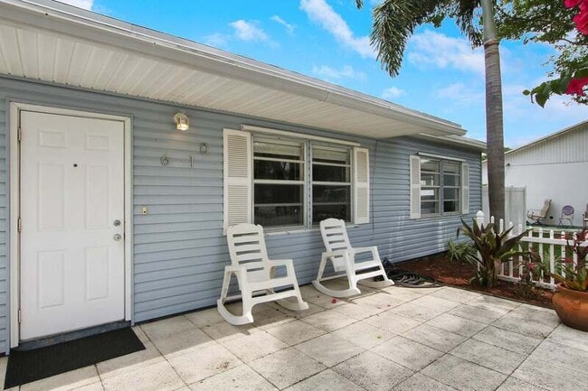 Photo - 601 N Pennock Ln