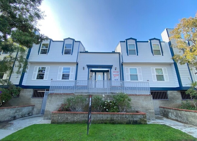 Building Photo - 1611 S Bundy Dr Rental