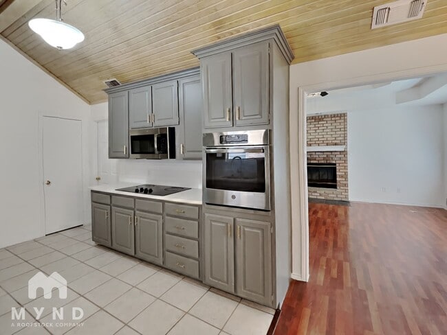 Photo - 1953 Kings Canyon Cir