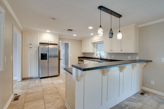 Photo - 2107 Edinburgh Dr SW