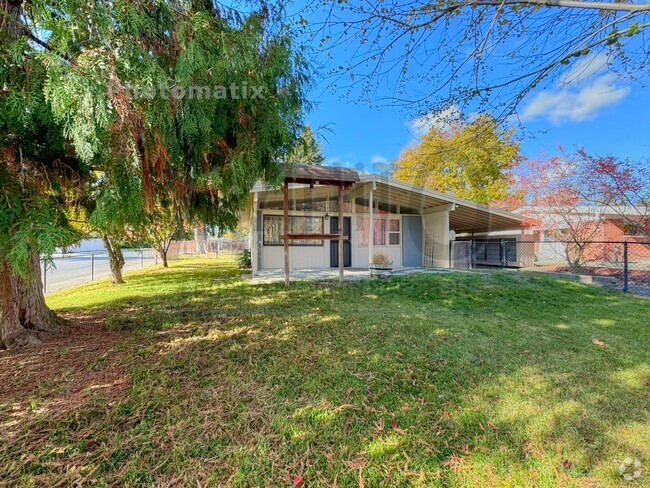 Building Photo - Clean & Quiet Northside Home