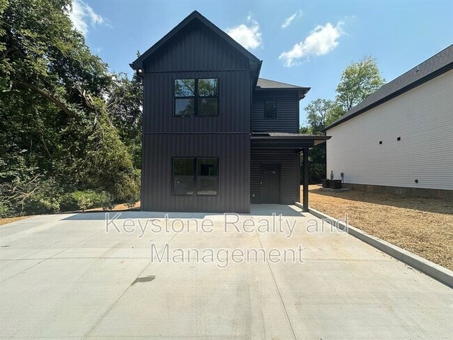 Building Photo - 925 Ford St