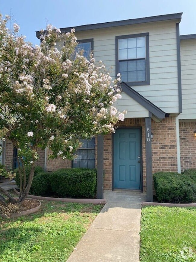 Building Photo - TWO BEDROOM CONDO BY UNT