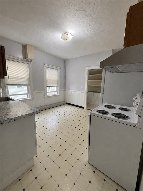 Photo - 170 Safford St Unit 2