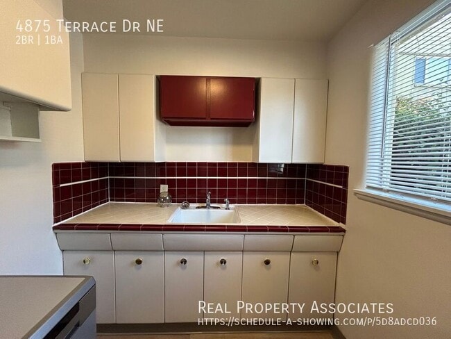 Photo - 4875 Terrace Dr NE