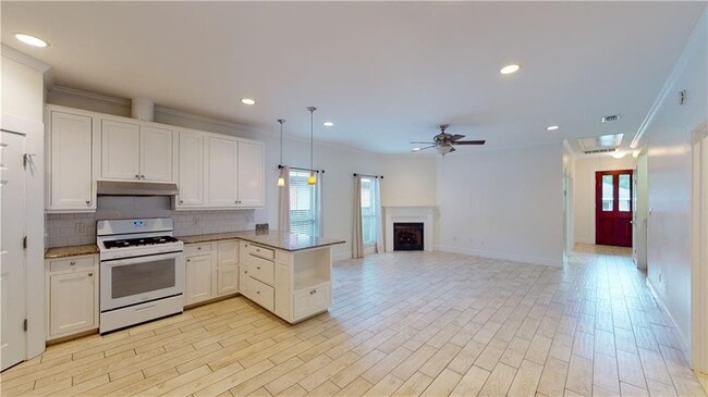 Photo - 6052 Magnolia Pl E