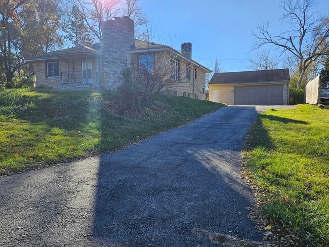 Photo - 811 Hoyle Rd