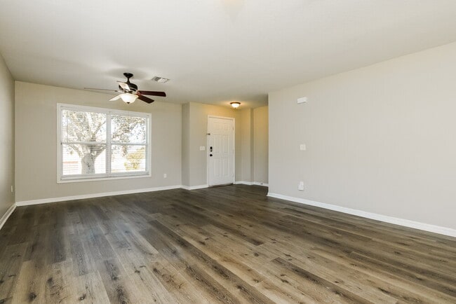 Photo - 1915 Crestridge Dr