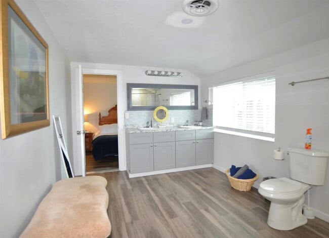 Photo - 711 Warner Ave