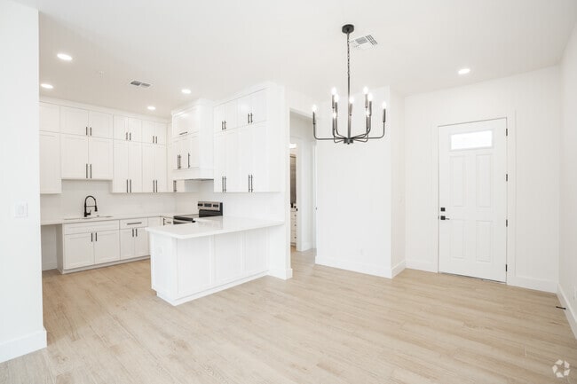 3BR, 3BA - 1,658SF - Dining Room