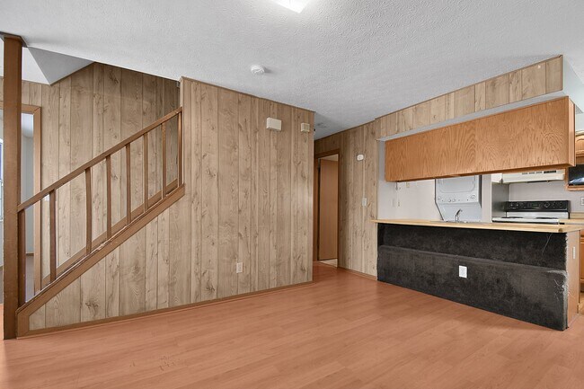 Photo - 302-318 E 17th Ave