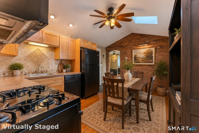 Photo - 31 Suffield St