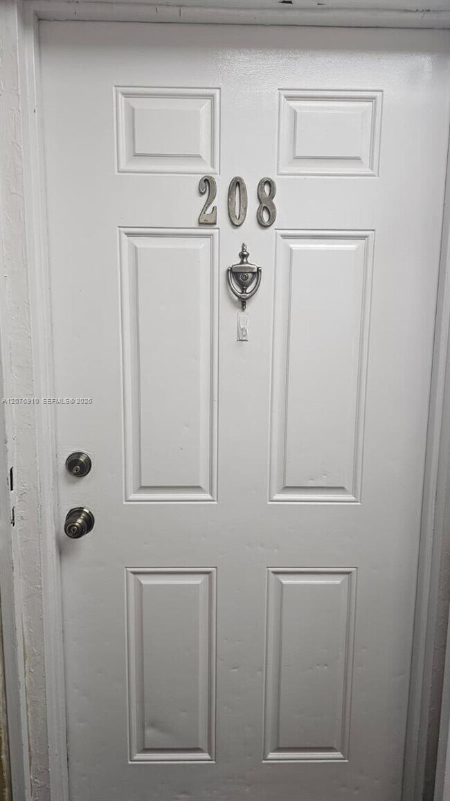 5625 W 20th Ave Unidad 208