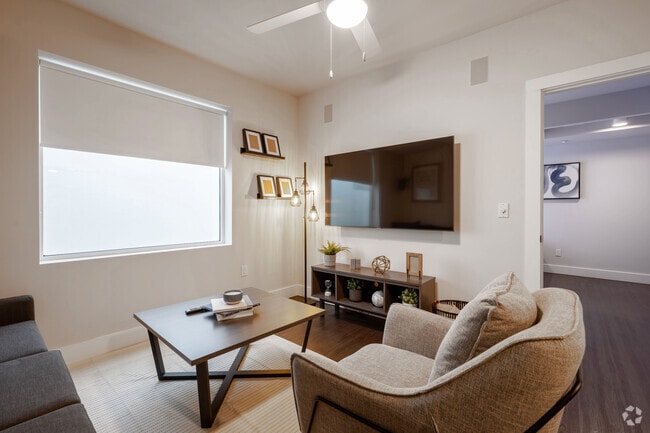 2BR, 2BA - 845SF