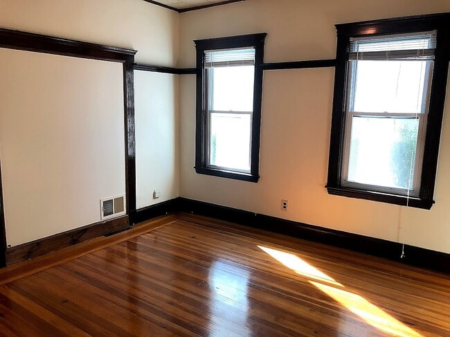 Photo - 28 Litchfield St