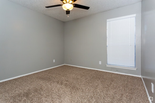 Crossings at Irving Apartments