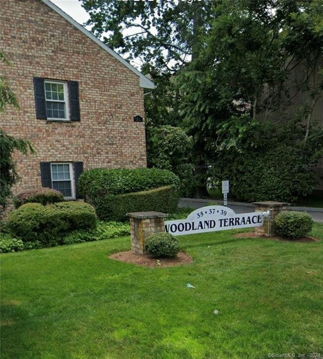 Building Photo - 35 Woodway Rd Unit #A2