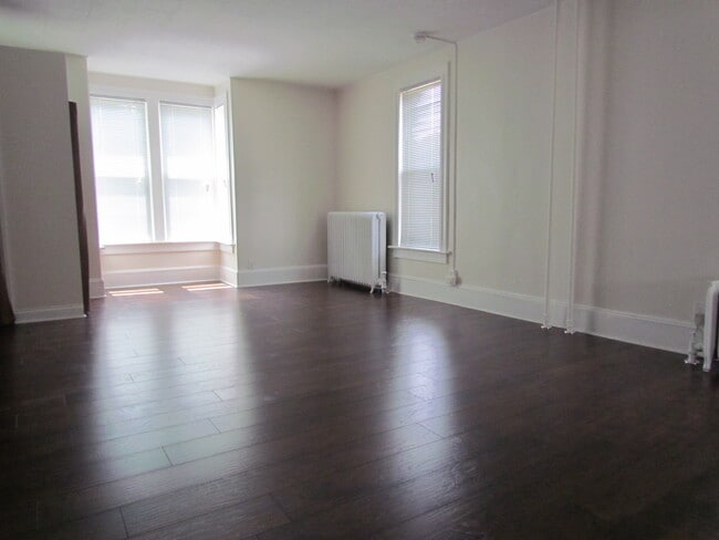 Photo - 412 W Washington St