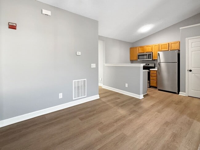 Photo - **2 bedroom 2 bath $1199/mo***Evansville, IN*** Pet Friendly**Vaulted Ceilings