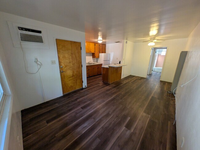 Building Photo - 220 W 1st Ave Unit B