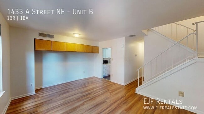 Photo - 1433 A St NE Unit B