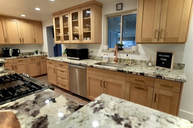 Building Photo - 4284 S Normandie Ln
