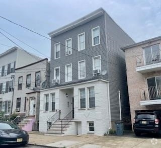 Building Photo - 162 Griffith St Unit 1 Rental