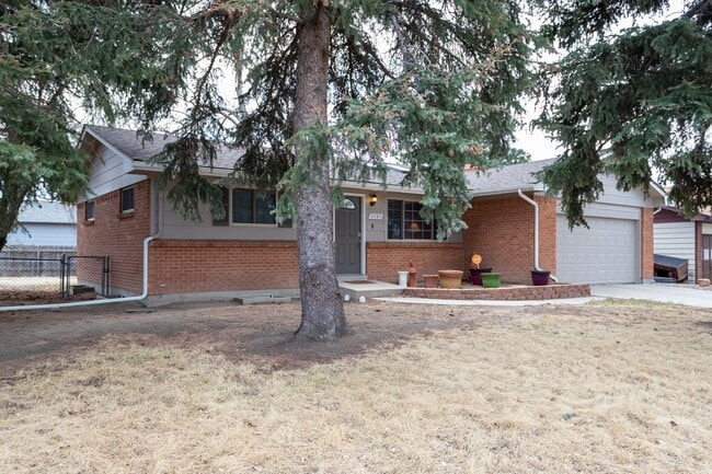 Building Photo - Single Family Rancher in Garden Ranch!