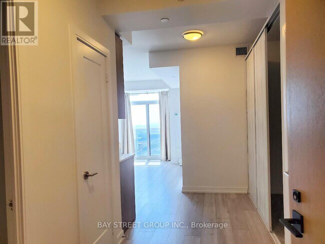 Photo - 225 Village Green Square Unité 2905