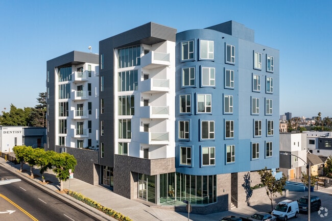 Building Photo - La Vida Melrose