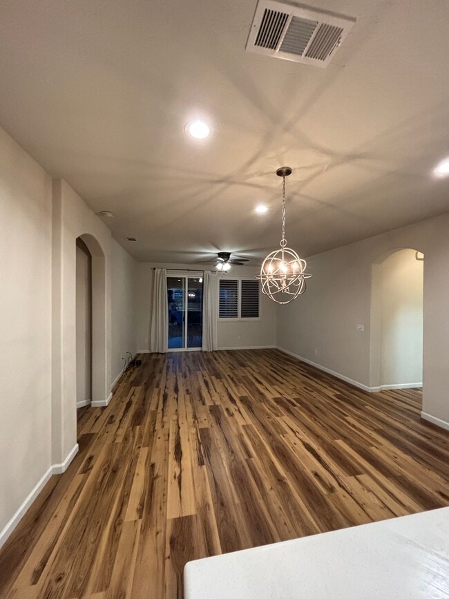 Sala de estar - 6357 W Perez Ave