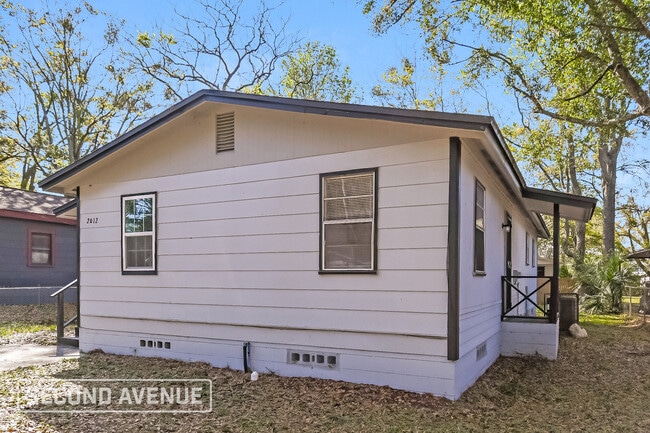 Photo - 2012 W 6th St