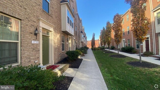 Building Photo - 1733 Lantern Mews Rental