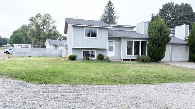 Building Photo - 10031 N Sunview Ln