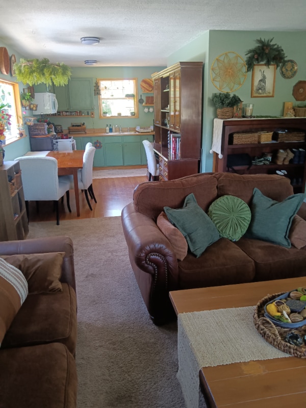 Photo - 255 Rowe Ave