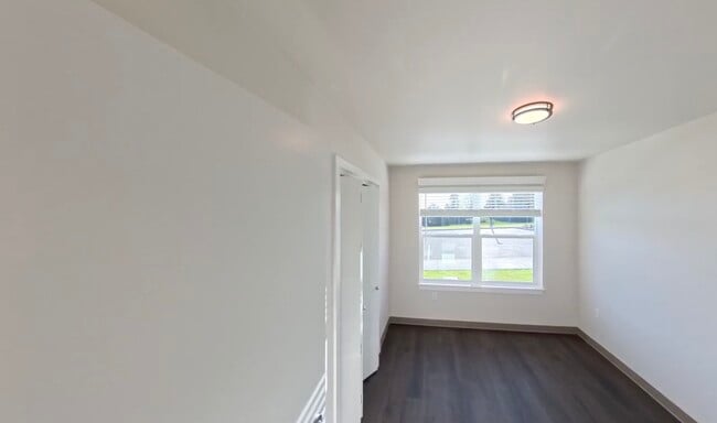 Photo - 900 N Oak Harbor St