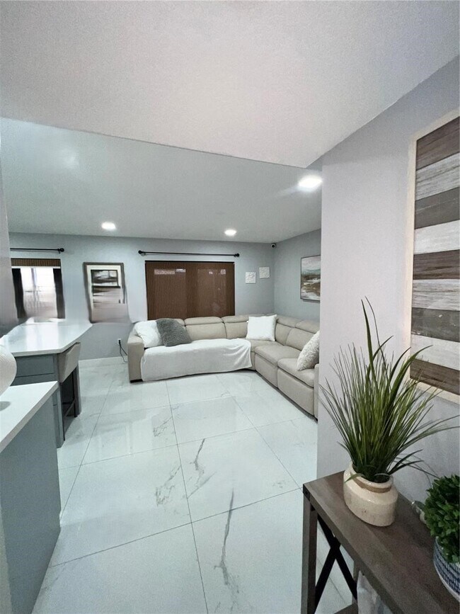 Photo - 11115 W Okeechobee Rd