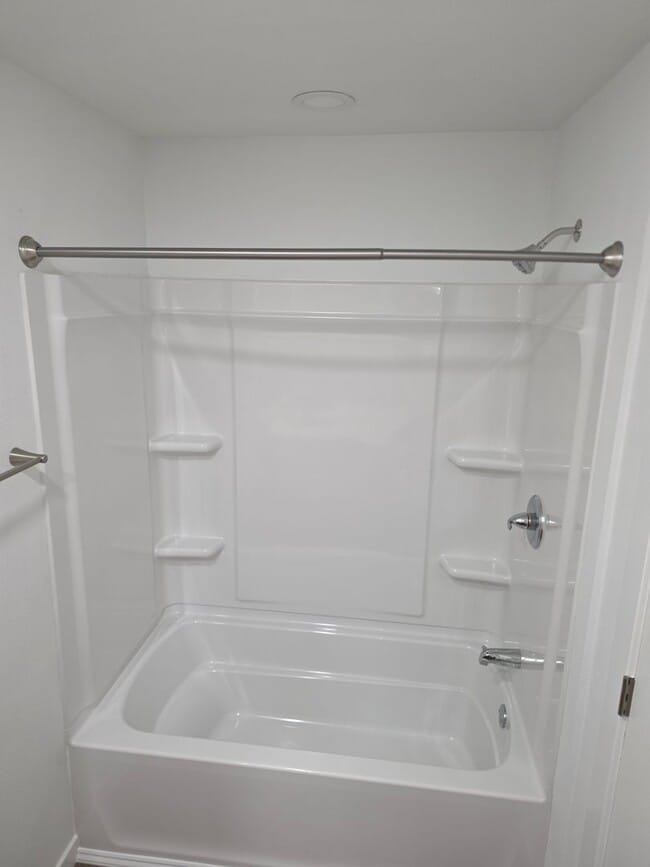 327 6th St Unit A (lower)