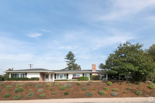 Building Photo - LOVELY LA JOLLA 3BD/2.5BA HOME WITH POOL! ...