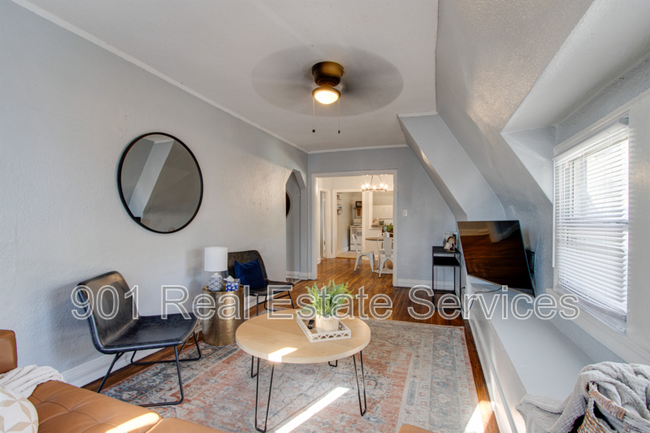 Photo - 1954 Manila Ave