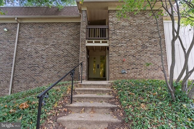 5766 Rexford Ct Unidad M