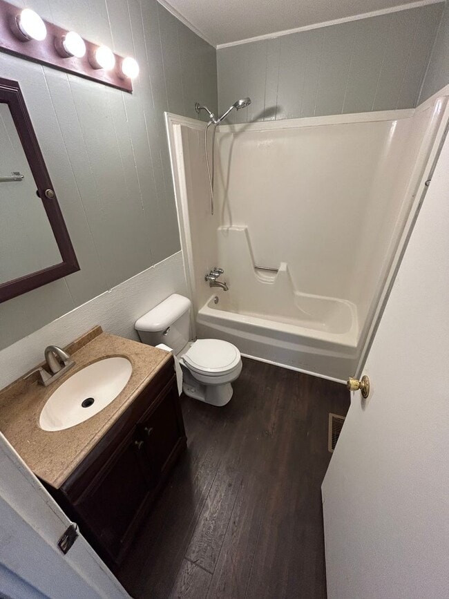 Photo - 3 bedroom, 1 bathroom home only minutes aw...