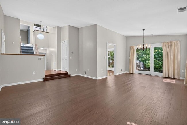 6 Youngs Farm Ct