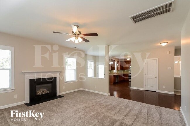 Photo - 215 Buck Johnson St