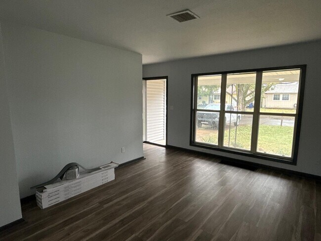 Photo - 2318 W 33rd St S