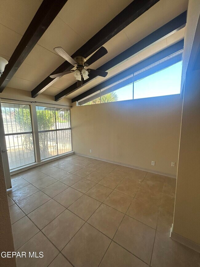Photo - 212 Crestmont Dr